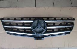 Решетка радиатора Mercedes-Benz