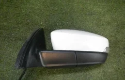 Стекла и зеркала для Skoda Rapid 2018 года на фотографиях