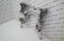 Подрамник двигателя для BMW 5er 2011 года на фотографиях