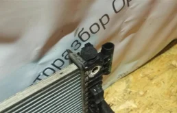 Радиатор охлаждения ДВС для Opel Insignia на фотографиях