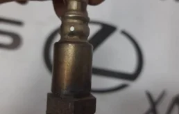 Лямбда-зонд (верхний) для Toyota RAV4 на фотографиях