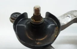 Трапеция стеклоочистителей для Toyota Corolla 2000 года на фотографиях