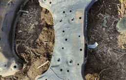 Подрамник двигателя для Hyundai Solaris 2011 года на фотографиях