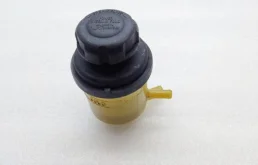 Бачок ГУР для Hyundai Solaris 2014 года на фотографиях