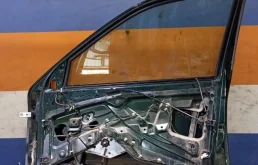 Петля двери Skoda Octavia A4 1997-2011 4B0831412B 1U, передняя правая
