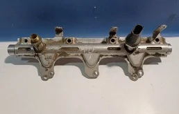 Рампа топливная с датчиком Audi A4 2007-2015 06J133317M B8