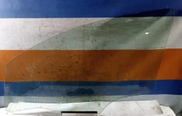 Стекло Opel Corsa D 13188459 D, переднее левое