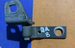 Петля Ford Focus 3 2011-2019 1879656, передняя правая