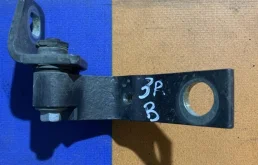 Петля Ford Focus 3 2011-2019 1879656, задняя правая