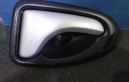 Ручка двери внутренняя Renault Logan 1 2007 7700830079 1.6 K7M410, передняя правая