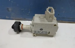 Актуатор лючка бензобака Audi A6 2005 3B0959782A 4F2 3.0 BBJ
