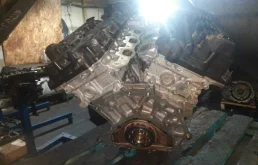 Двигатель без навесного для Chrysler 300C 2005 года на фотографиях