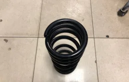 Пружина амортизатора задняя для Mitsubishi Pajero на фотографиях