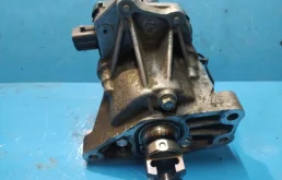 Блок управления двигателем для Toyota RAV4 на фотографиях