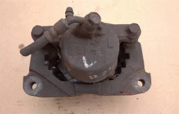 Суппорт передний левый для Toyota RAV4 на фотографиях