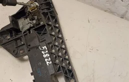 Кронштейн ручки двери 4H0837885    Audi
