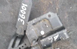 Замок капота 4B0823480E  1.9 TDI Audi