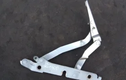 Петля крышки багажника правая 8E5827302C  2.0 Турбо бензин Audi