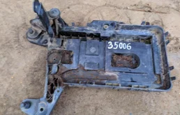Полка аккумулятора 1K0915333D  1.9 TDI Volkswagen