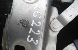 Петля капота левая 4E0823301F  4.2 Бензин Audi