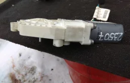 Моторчик стеклоподъемника задний левый 4F0959801C