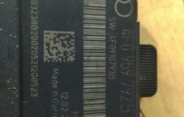 Блок управления двери передней правой 4F0959792B