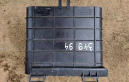 Полка аккумулятора 1K0915336B  1.9 TDI Skoda