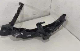 Крепление фары правой 8K0805608A    Audi