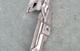 Петля крышки багажника правая 3B5827302A  1.8 Тур