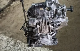 Двигатель без навесного для Nissan X-Trail 2000 года на фотографиях