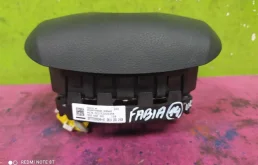 Подушка безопасности водителя для Skoda Rapid 2017 года на фотографиях