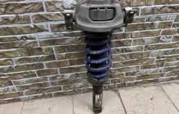 Амортизатор передний левый для Audi Q7 на фотографиях