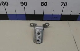 Петля двери задней правой нижняя Avensis II 2003-2008