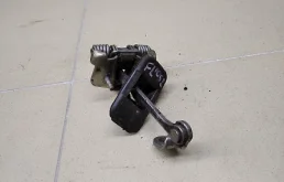 Ограничитель двери Duster 2012>
