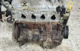 Двигатель для Renault Logan 2005 года на фотографиях