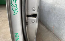 Дверь передняя левая для Toyota Corolla 2004 года на фотографиях