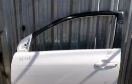 Дверь передняя левая для Toyota Corolla 2006 года на фотографиях