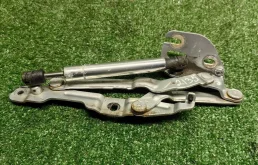 Петля крышки багажника левая VW Passat B5
