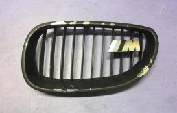 решетка радиатора BMW 5-серия E60/E61 51137065701  M57TUD30 272 лс 535d 2006 TITANSILBER METALLIC (354)
