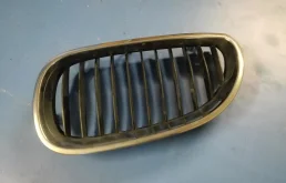 решетка радиатора BMW 5-серия E60/E61 51137065701  N47D20A 177 лс 520d 2009 TIEFSEEBLAU METALLIC (A76)