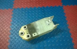 кронштейн усилителя переднего бампера BMW 5-серия F10/F11 51117200705  N47D20C 184 лс 520d 2011 BLACK SAPPHIRE METALLIC (475)