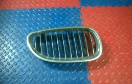 решетка радиатора BMW 5-серия E60/E61 51137065702  N53B30A 218 kc 525i 2008 TITANSILBER METALLIC (354)
