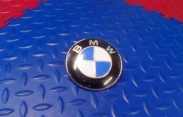 значок багажника bmw BMW X5 E53 51148132375 d-70  M62B44 286 лс 4.4i 2002 Stahlgrau (400)