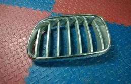решетка радиатора BMW X3 F25 51117210725  N55B30A 306 лс 3.0i 2012 TIEFSEEBLAU METALLIC (A76)
