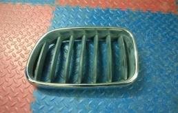 решетка радиатора BMW X3 F25 51117210725  N47D20C 184 лс 2.0D 2013 SPACEGRAU METALLIC ( A52 )