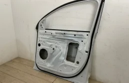 Дверь передняя правая для Audi Q7 2009 года на фотографиях