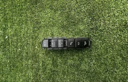 Панель управления в центральной консоли bmw f15