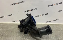 Корпус термостата системы охлаждения ДВС для Citroen C5 2012 года на фотографиях