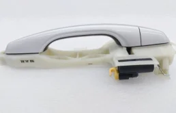 Ручка двери передняя правая внешняя для Hyundai Solaris на фотографиях