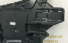 Кронштейн заднего бампера левый для BMW 5er 2018 года на фотографиях